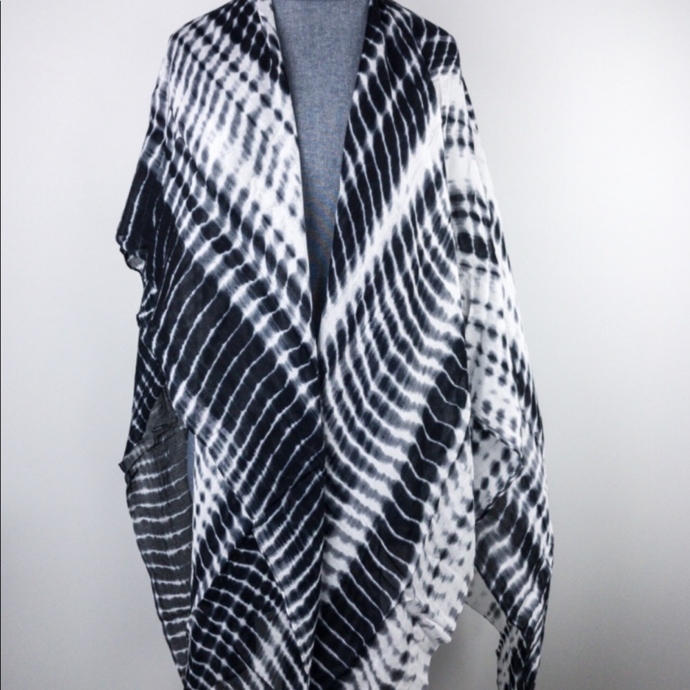 Must-Have Michael Stars 🌟 Ruana multi-way wrap